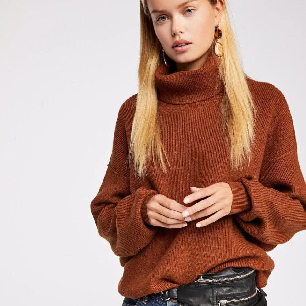 FREE PEOPLE Brown Ribbed Oversized Turtleneck Pullover Sweater Size Medium
